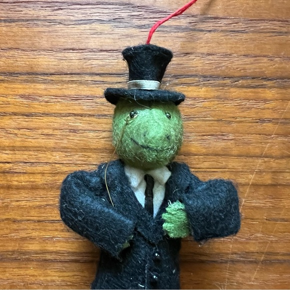 HeartFelts Midwest Cannon Falls Felted Wool Gentleman Alligator Holiday Ornament - Picture 3 of 6